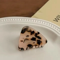 French style tortoise shell acetate hair claw clip with triangle design in amber brown - Triangle Light Leopard