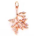 Pendentif branche élégant en or rose avec feuilles serties de zircons sur fond blanc - Style M / Or rose