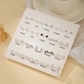 Lot de 20 paires de boucles d'oreilles avec perles, nœuds et cœurs sur carte support - E1948-1