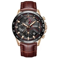 Herren-Chronograph mit braunem Lederarmband und roségoldenem Gehäuse auf weißem Grund - Braunes Armband Roségold Gehäuse Schwarzer Ring