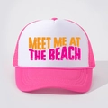 Roze en witte trucker pet met MEET ME AT THE BEACH print en mesh achterkant - Verstelbaar / Wit en Rozerood