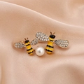 Dual bee brooch with gold plating, sparkling rhinestones and a central white pearl - Style 7