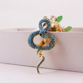 Kreativer goldener Schlangen-Schlüsselanhänger mit blauen Strasssteinen auf Geschenkbox - Blau