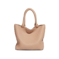 Beige geflochtene Tragetasche aus Leder mit zwei Griffen im minimalistischen Design - Aprikose