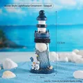 Mediterrane houten vuurtoren met schelpen en meeuw, blauw-wit decoratie, 13,5 cm hoog - Vuurtoren Ornament-Meeuw (7311A-03)
