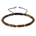 Detailaufnahme natürlicher Tigerauge-Zylinderperlen an einem schwarzen geflochtenen Armband - Gelbes Tigerauge