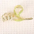 Elegante pinza per capelli a mughetto in oro con dettagli floreali bianchi - Blu Chiaro Giada