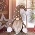 Gnomo di Natale in maglia marrone con stelle e cappello con pompon decorativo - caffè
