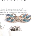 Barrette élégante en forme de nœud or rose avec strass bleus dégradés sur magazine - Ruban / Bleu Menthe