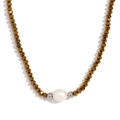 Beaded necklace with gold faceted beads and a central white freshwater pearl - Gold Plated
