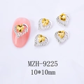 Nahaufnahme der 10mm silbernen Herz-Nagelkunst mit gelbem Stein und Love-Design - 9225 Hellgelb