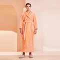 Dicker Herren-Bademantel aus Korallenvlies in Koralle mit weißer Paspelierung und Gürtel - 3XL / Orangerosa