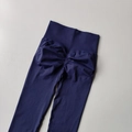 Dunkelviolette Yoga-Hose mit hoher Taille, Po-Lifting-Effekt und nahtlosem Rippbund - S / Unterteile / Azurblau