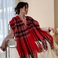 Écharpe à carreaux rouge avec de longues franges et texture douce style cachemire pour femme - 58s Nuances de Rouge à Carreaux