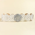 Cintura larga in pelle bianca stile vintage western con decorazioni floreali in metallo - Bianco Argento Antico Stile B
