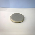 Vassoio per gioielli in velluto grigio con bordo dorato per bracciali e collane - Piccolo Vassoio per Gioielli Rotondo (Grigio)