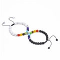 Magnetische Partnerarmbänder aus Tigerauge und Mattschwarz mit bunten Chakra-Perlen im Set - Weißer Türkis + Mattschliff-Stein Armband