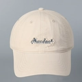 Detail einer beigen Baumwoll-Baseballkappe mit blauer Abundant RICH IN IDEAS Stickerei - Beige