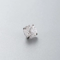 Pendiente de titanio F136 con circonita redonda brillante en engaste de 4 garras - Blanco