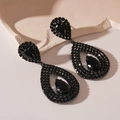 Dettaglio di orecchini a goccia di lusso con zirconi neri e perni in ago d'argento - Orecchini a Goccia in Zirconia Nera (WE1228)