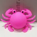 Détail du jouet crabe rose avec texture granuleuse pour le bain et la décompression - Crabe Rose