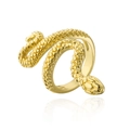 Detailansicht eines 18K Schlangenrings mit feinen Schuppentexturen und goldenem Glanz - Einstellbar Offen / Goldener gewundener Schlangenstil (12272)