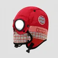 Detailansicht der roten Winterfliegermütze mit Brille, Maske und verstellbarer Schnalle - 3-6 Jahre / Rot