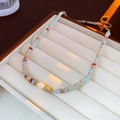 Collier de perles avec disques en résine bleus et rouges et pendentif étoile doré - Perles Bleues Et Rouges Avec Perle