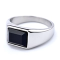 Anillo minimalista de acero inoxidable con gema negra rectangular y banda pulida - Talla US 9 / Color Acero