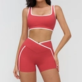 Ensemble de yoga brique à liseré blanc, brassière de sport et short à taille en V - S / Ensemble Brassière Col Carré & Short / Rouge Framboise
