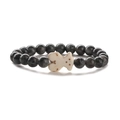 Dettaglio del bracciale con perline occhio di tigre e pietra bianca a forma di orsetto - Larvikite
