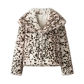Giacca corta in ecopelliccia leopardata da donna con ampio colletto a revers - S / Stampa leopardata