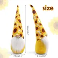 Poupée gnome en peluche tournesol avec vues de face et de côté et dimensions de 31cm - Style Tournesol