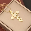 Collar con colgante de cruz en cobre chapado en oro 18K con corazón y circonitas - Blanco