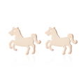 Dettaglio degli orecchini a lobo a forma di pony in oro rosa con finitura lucida - Oro