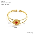 Detail van een 18k vergulde roestvrijstalen armband met 25mm rood gemarmerde steen - Rode Steen Stijl (S-B513)