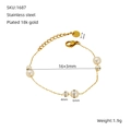 Dettaglio del bracciale con perle in acciaio inossidabile placcato oro 18k con chiusura - Stile Oro (ZH1687G)