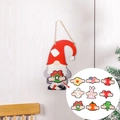 Weihnachtswichtel Türschild mit 9 austauschbaren saisonalen Ornamenten für das ganze Jahr - Holztürbehang mit Gnomen und rotem Hut (mit 9 austauschbaren Zubehörteilen)