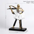 Scultura artistica di ballerini in resina dorata con dettagli di tutu bianco piumato - Danza Doppia Stile A Oro
