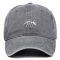 Détail de la broderie squelette triceratops sur une casquette en coton gris délavé - Taille unique / Gris