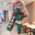 Cartoon-Soldat Schlüsselanhänger mit grünem Silikonband und chinesischer Gravur - Heer Gruß Männlicher Soldat