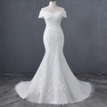 Elegante vestido de novia sirena blanco con hombros descubiertos, encaje y tul - US 2 / Blanco