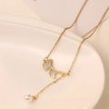 Collana minimalista in acciaio al titanio dorato con ciondolo a foglia di ginkgo e perla - Oro (8422)
