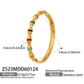 Vue détaillée du bracelet émaillé plaqué or 18k montrant le diamètre et les dimensions - Bambou Émail Coloré Or (Z523)