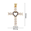 Vue détaillée du pendentif croix en zircon avec dimensions 34,5 mm sur 23,0 mm - Croix Zirconium Blanc Cœur Pierre Bleue