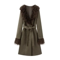 Damen Trenchcoat mit Kunstpelzkragen in Olivgrün, doppelreihigen Knöpfen und Taillengürtel - S / Olivgrün