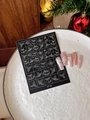 Detailansicht der Weihnachts-Nagelaufkleber mit weißen Glocken und festlichen 3D-Schneeflocken - Weihnachtsglocken Stil (YT61)