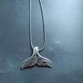 Collier avec pendentif queue de baleine argentée vintage et chaîne à billes style punk - Collier Queue de Baleine + Chaîne à Billes