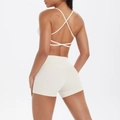 Ensemble de yoga blanc cassé avec brassière à dos ouvert et short de cycliste taille haute - S / Ivoire Clair