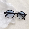 Elegant round retro sunglasses with black frames and blue gradient lenses for women - Black and Blue